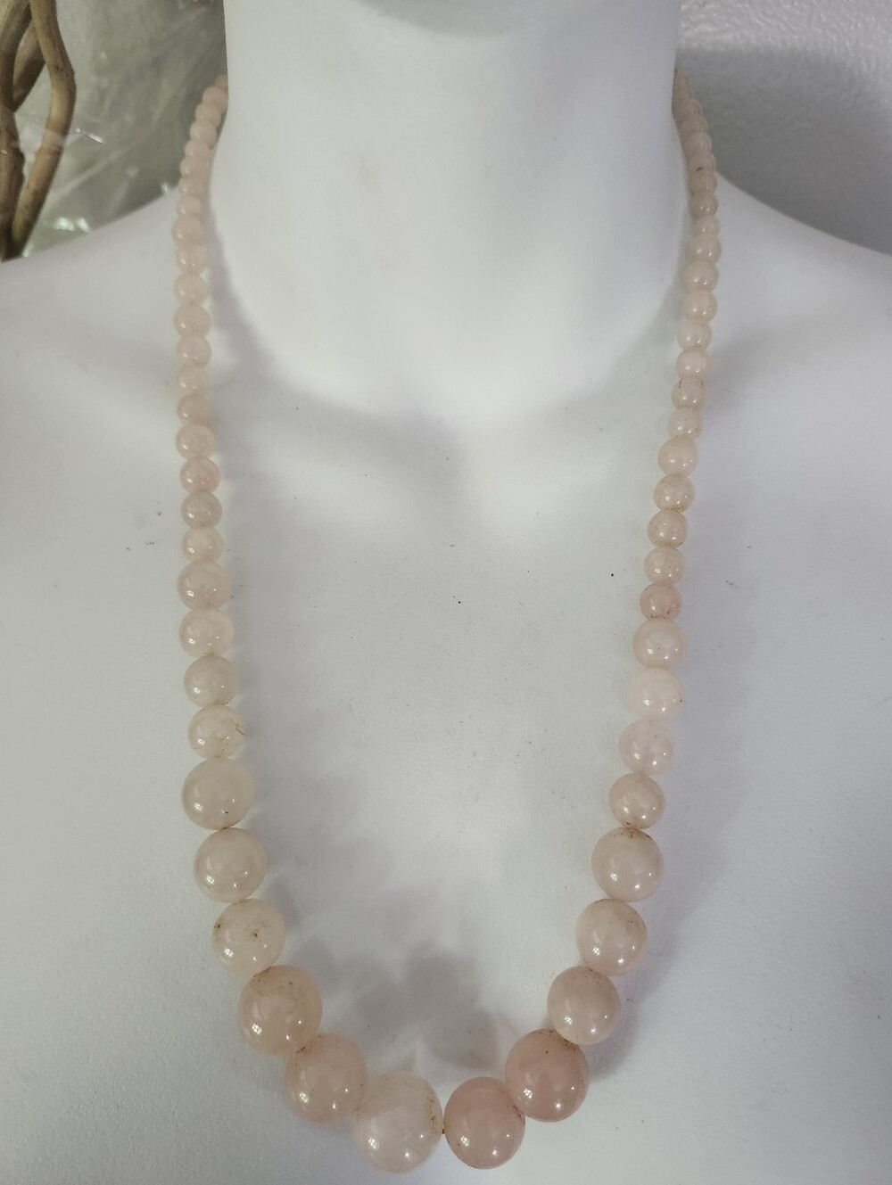 Vintage 1950's Rose Quartz Graduated Bead Necklace in Pale Pink